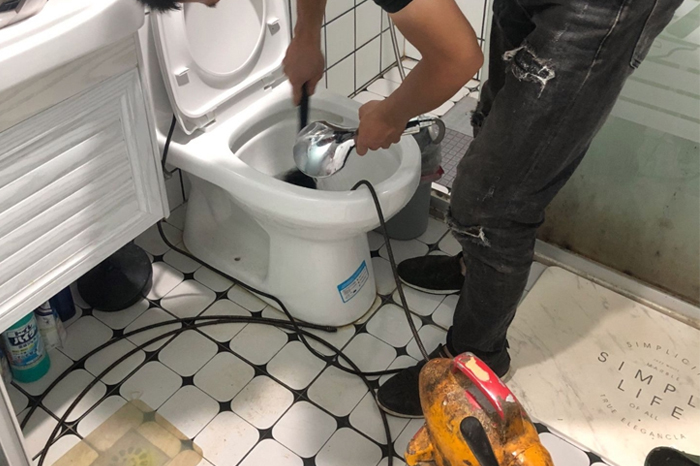 广昌马桶堵塞自己疏通还是找师傅？专业上门服务让你省时更省心